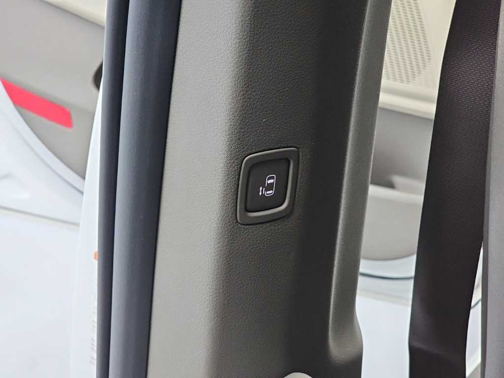Kia Carnival — photo 16