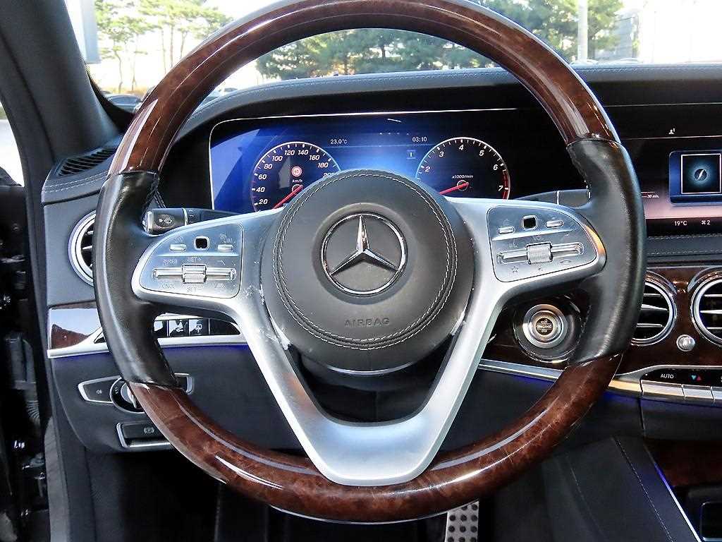 Mercedes-Benz S-Class — photo 07