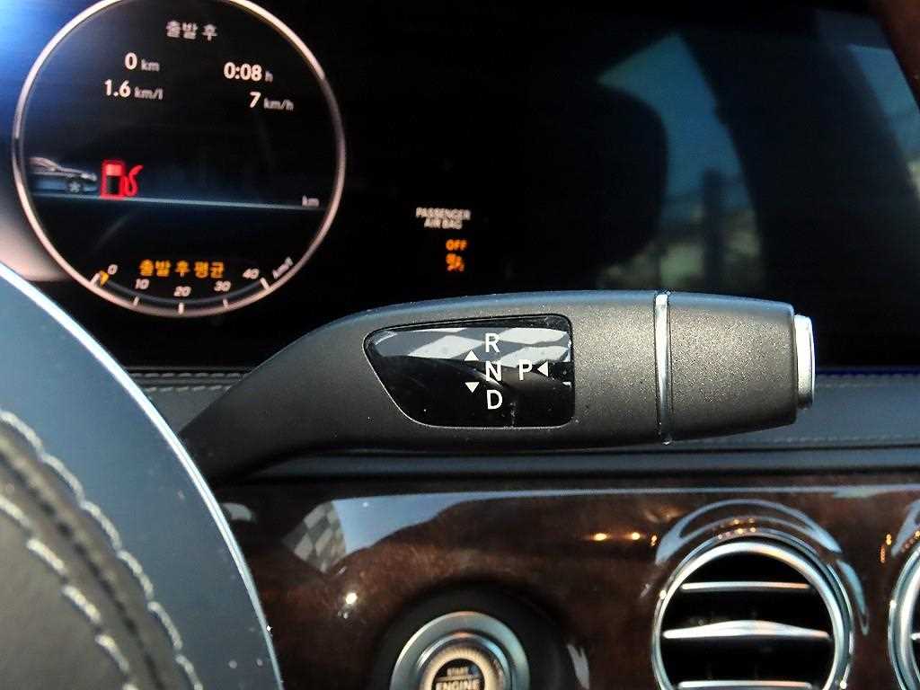 Mercedes-Benz S-Class — photo 10