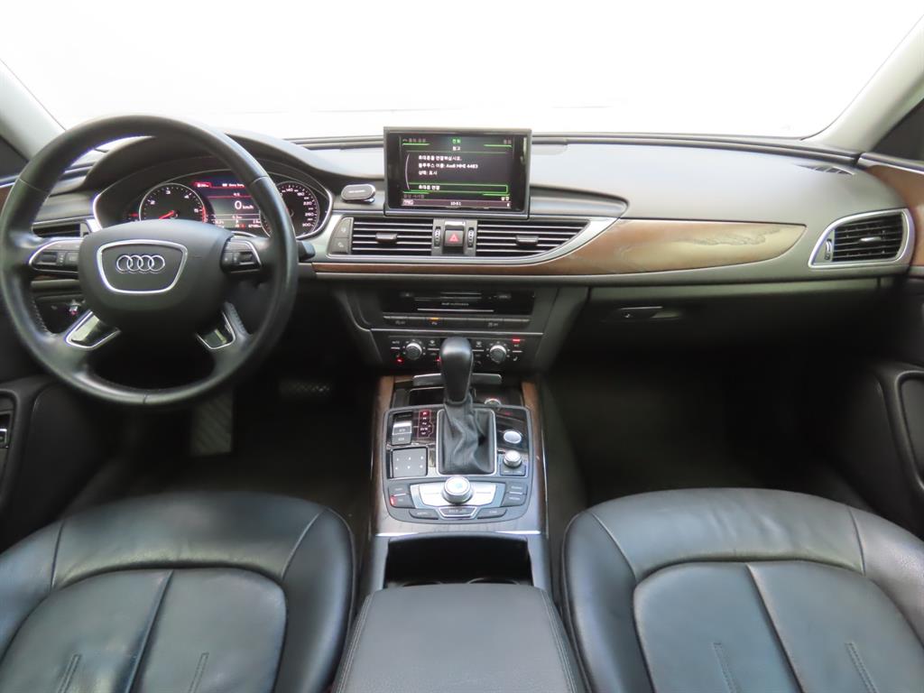 Audi A6 — photo 08