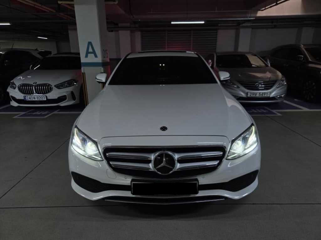 Mercedes-Benz E-Class — photo 01