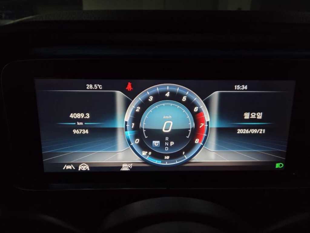 Mercedes-Benz E-Class — photo 04