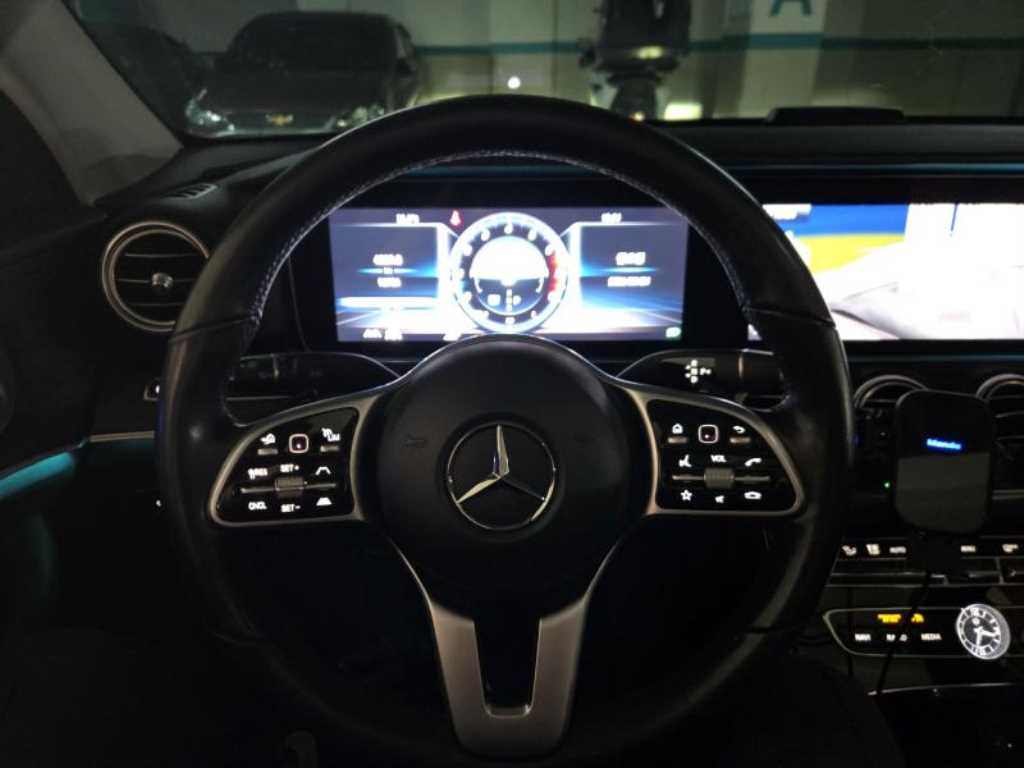 Mercedes-Benz E-Class — photo 06