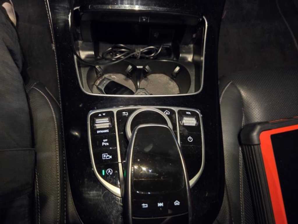 Mercedes-Benz E-Class — photo 09