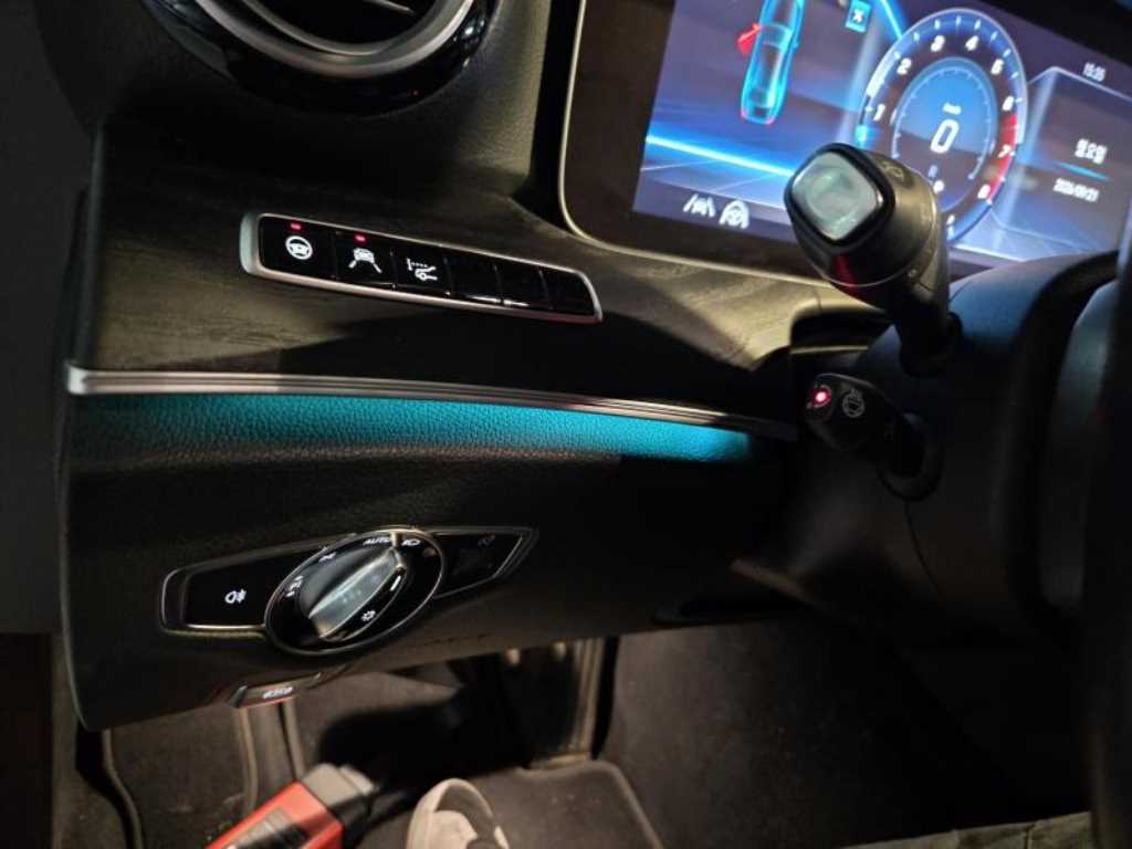 Mercedes-Benz E-Class — photo 10