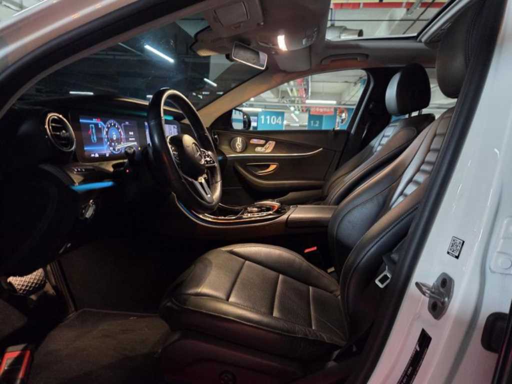 Mercedes-Benz E-Class — photo 11
