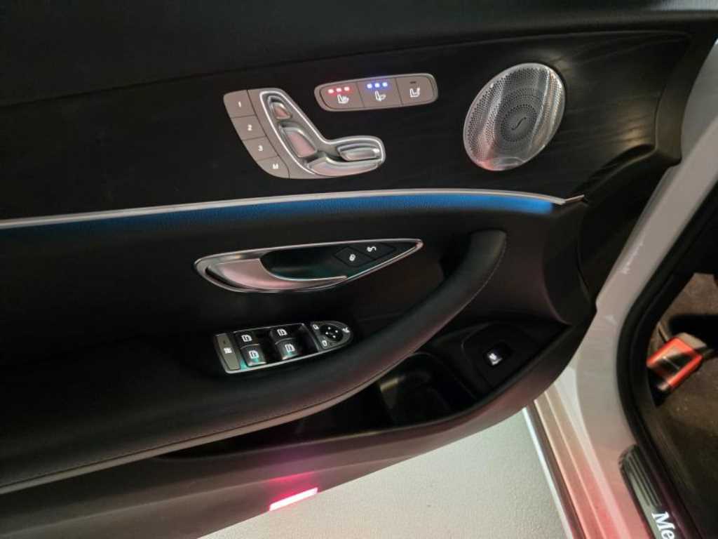 Mercedes-Benz E-Class — photo 12