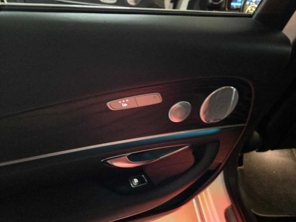 Mercedes-Benz E-Class — photo 15