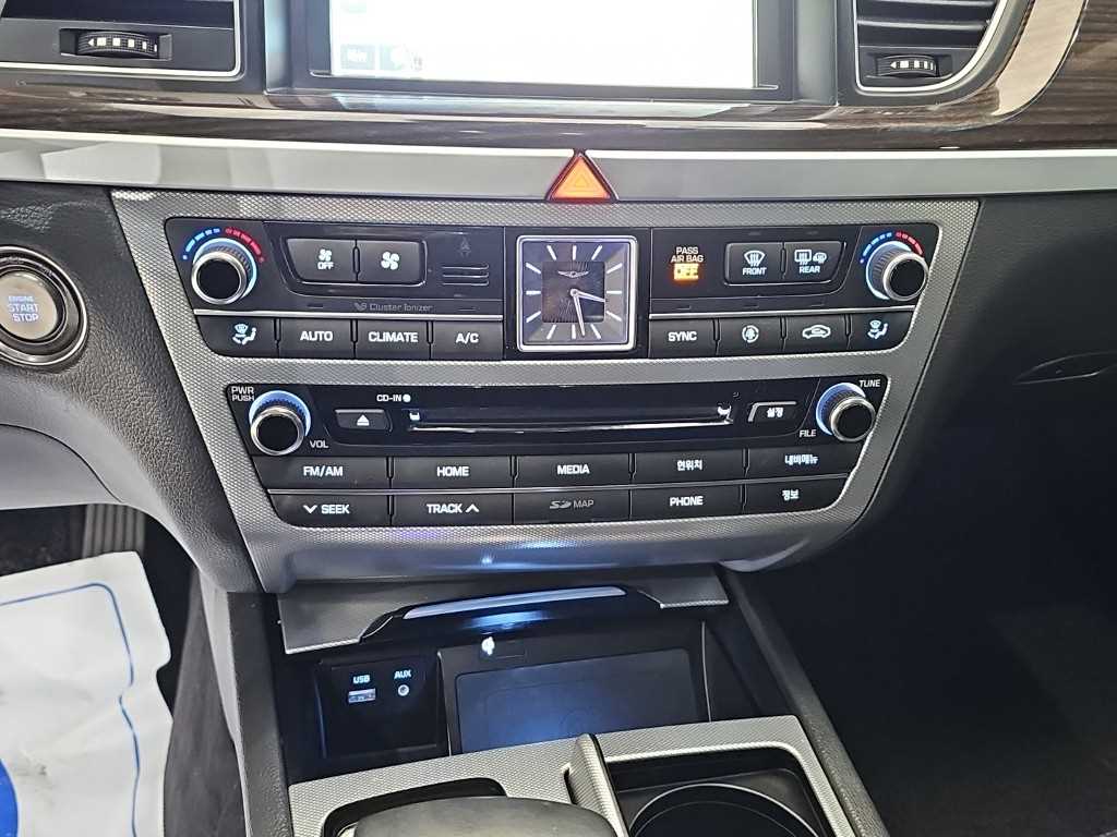 Genesis G80 — photo 10
