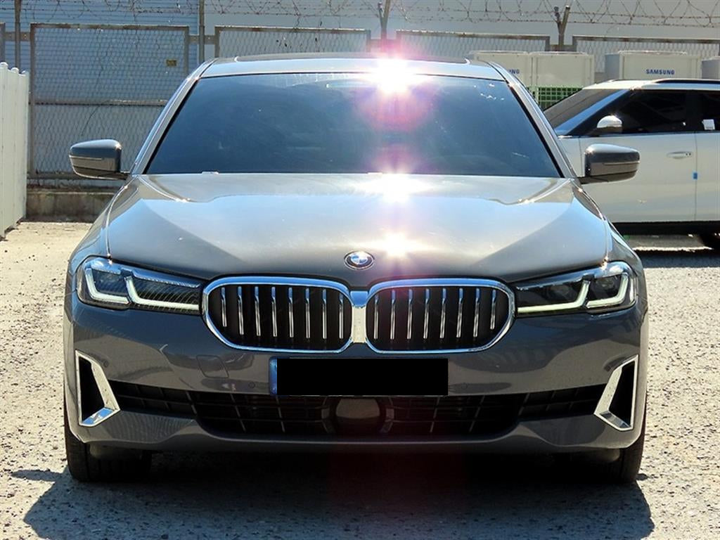 BMW 5-Series — photo 01