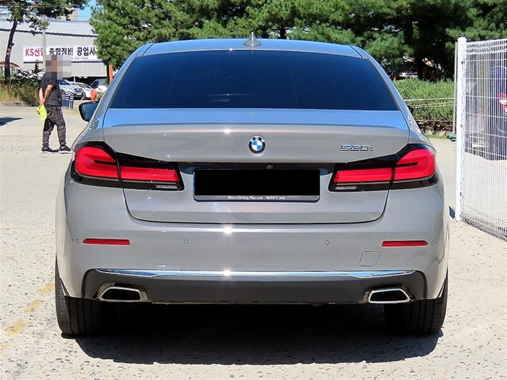 BMW 5-Series — photo 04