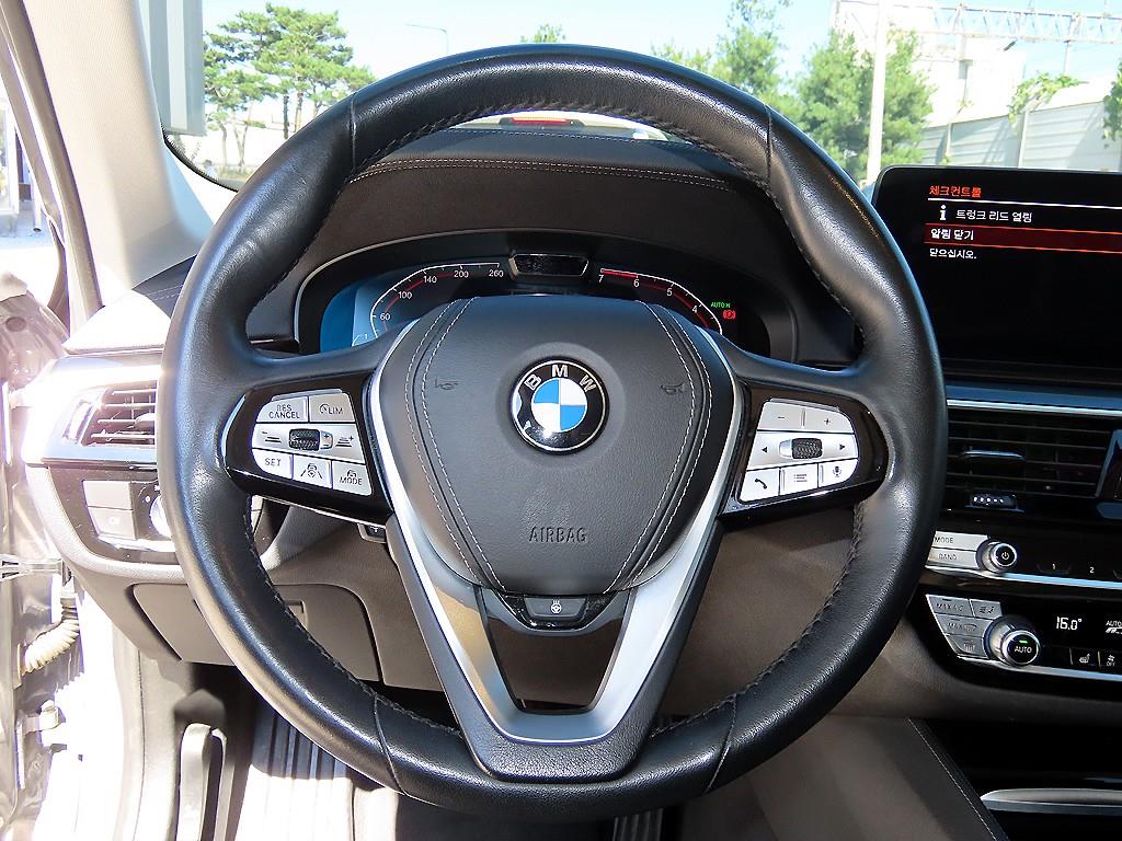 BMW 5-Series — photo 08