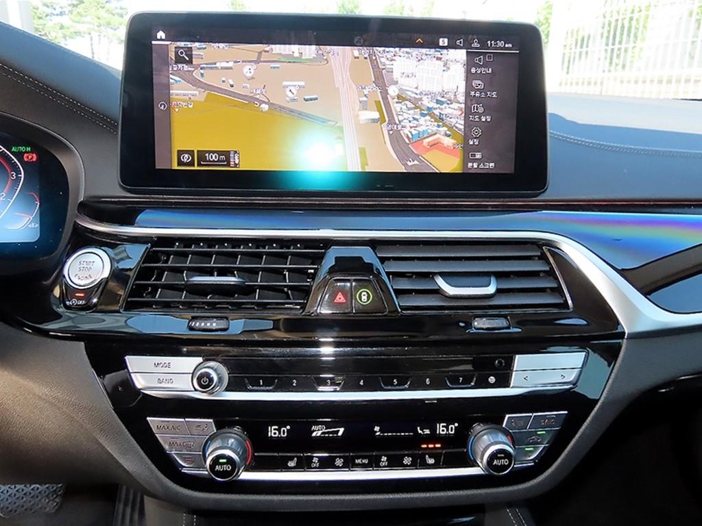 BMW 5-Series — photo 14