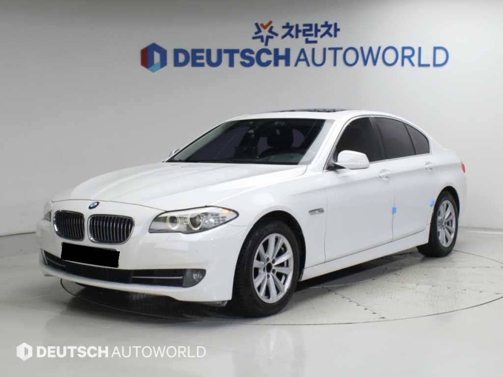 BMW 5-Series — photo 01