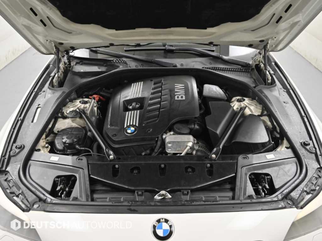 BMW 5-Series — photo 06