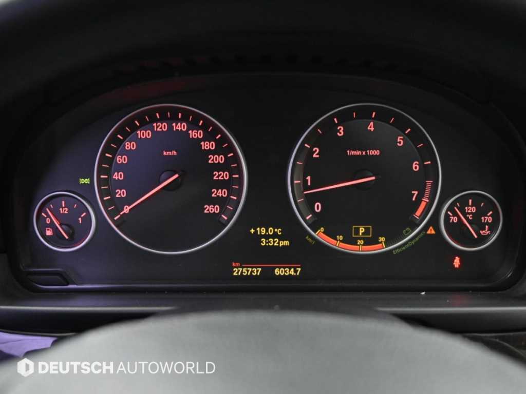BMW 5-Series — photo 08