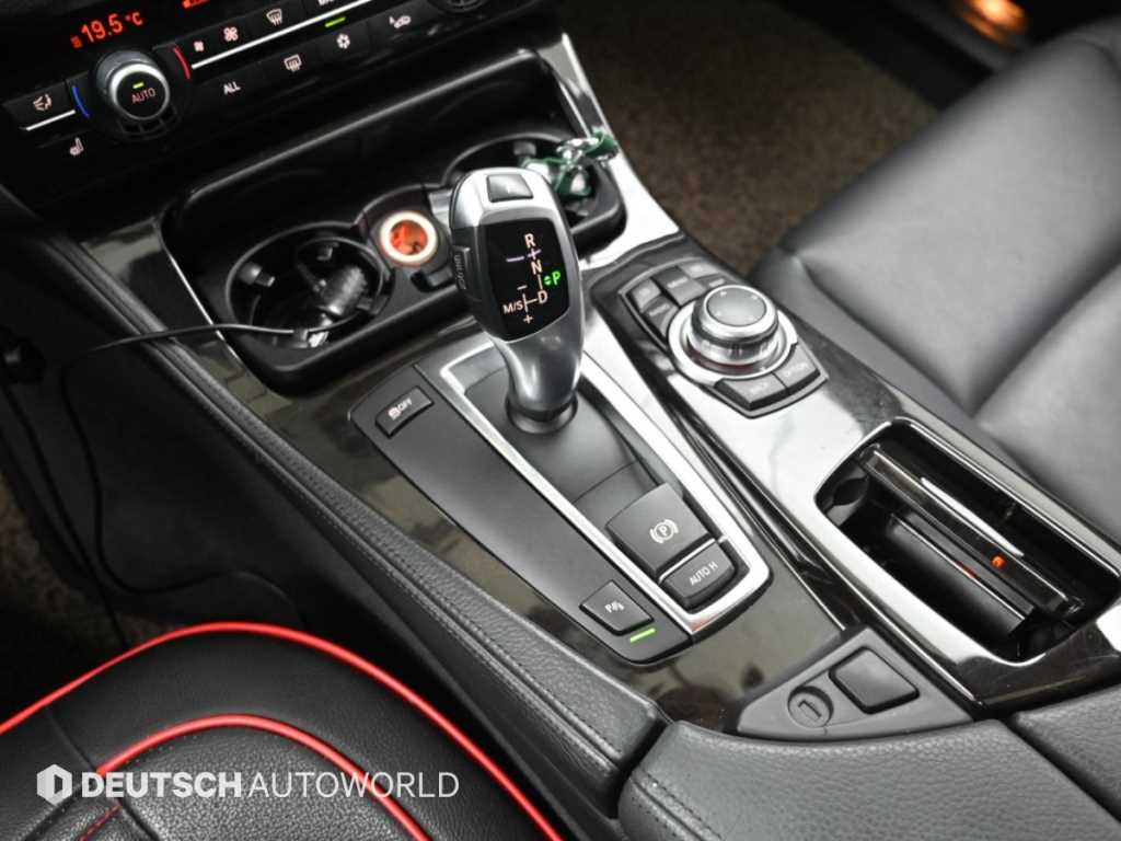 BMW 5-Series — photo 09
