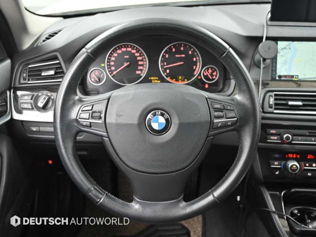 BMW 5-Series — photo 13