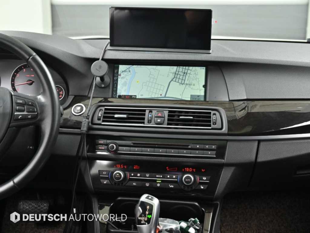 BMW 5-Series — photo 14