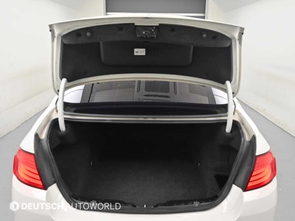 BMW 5-Series — photo 19
