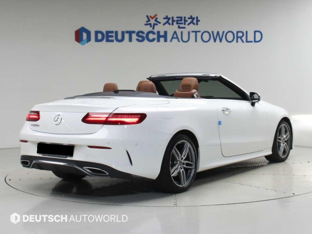 Mercedes-Benz E-Class — photo 02