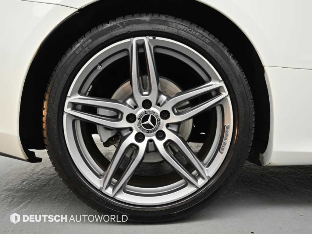 Mercedes-Benz E-Class — photo 05