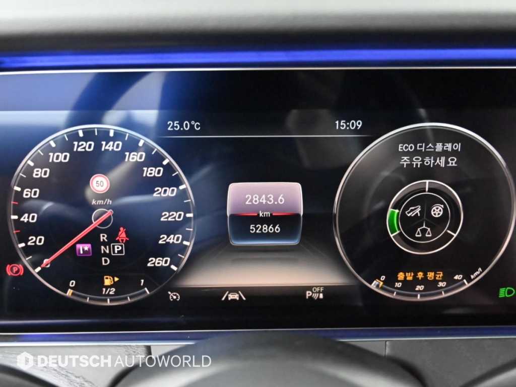 Mercedes-Benz E-Class — photo 08