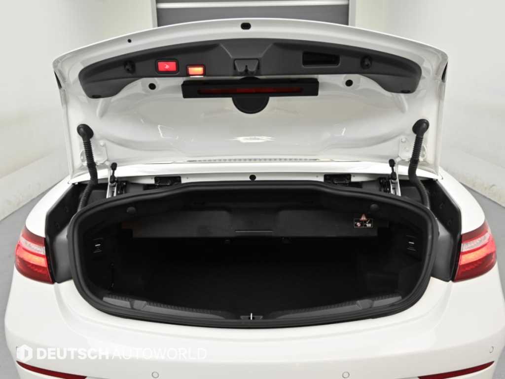 Mercedes-Benz E-Class — photo 18
