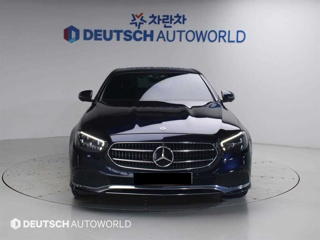 Mercedes-Benz E-Class — photo 03
