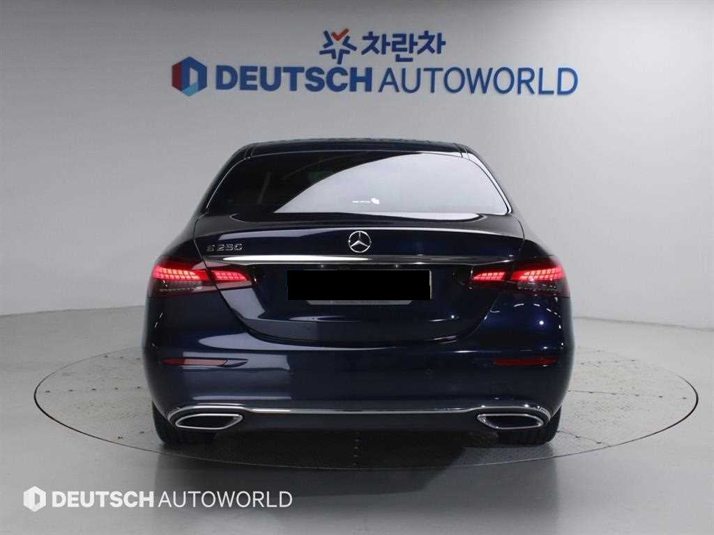 Mercedes-Benz E-Class — photo 04