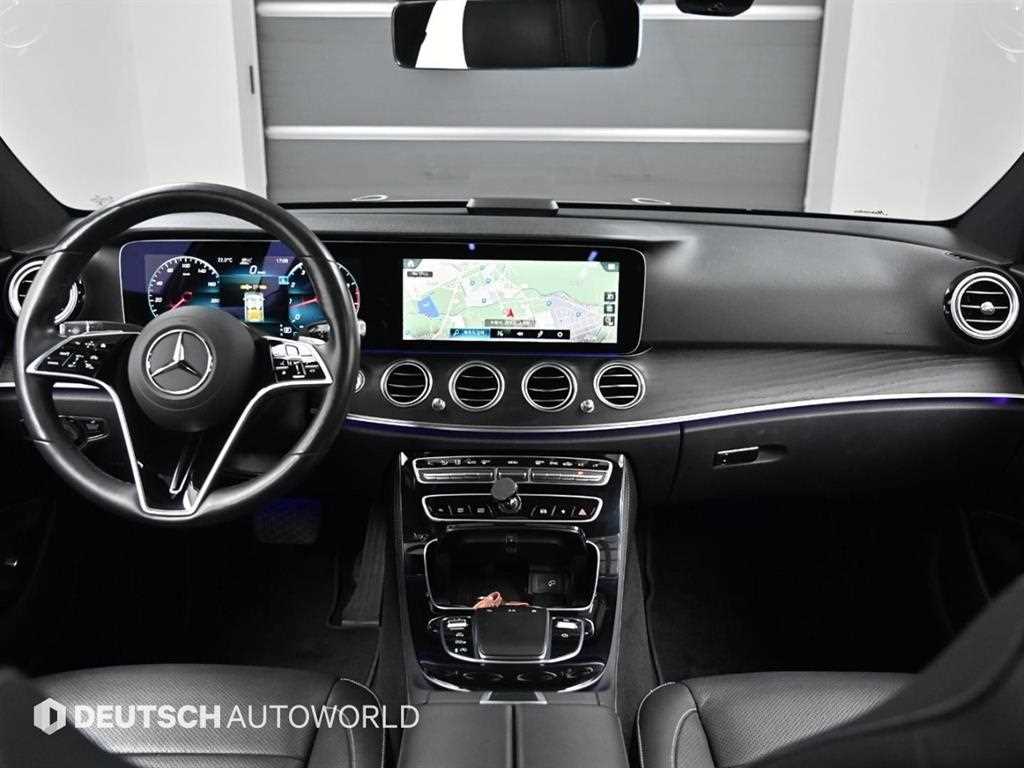 Mercedes-Benz E-Class — photo 07