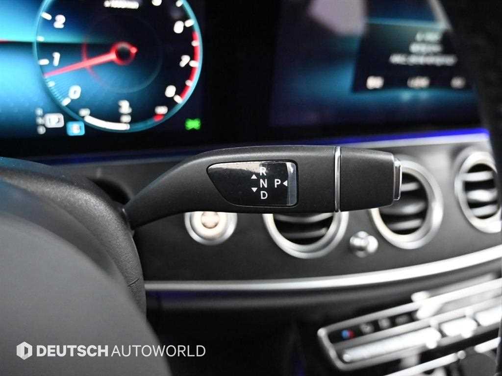 Mercedes-Benz E-Class — photo 09