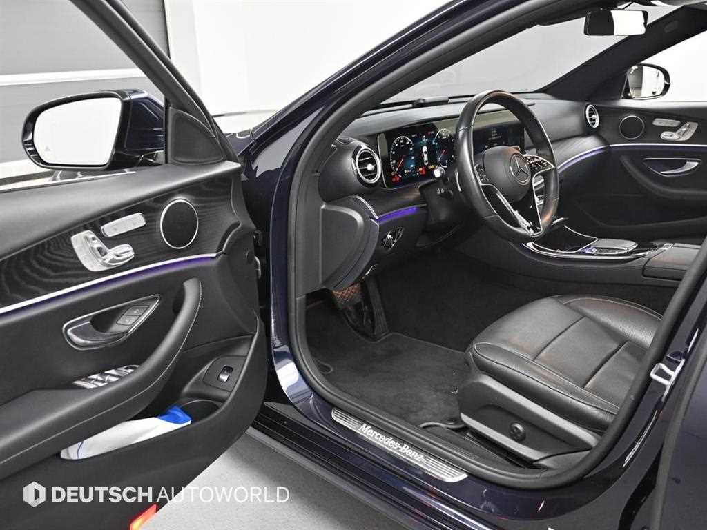 Mercedes-Benz E-Class — photo 11