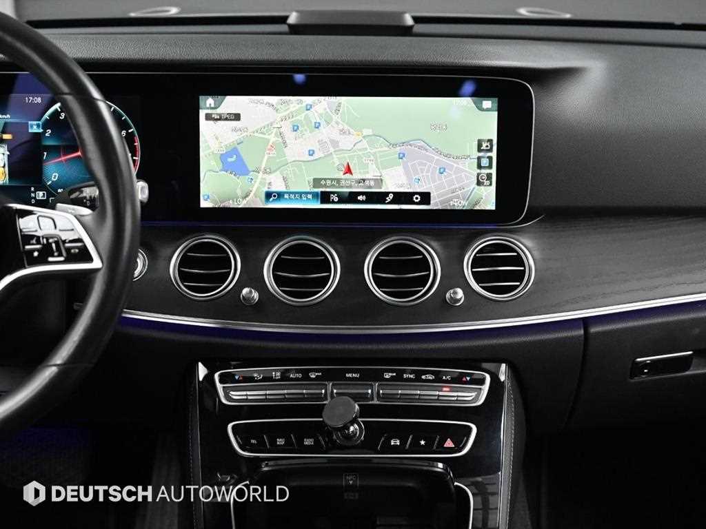 Mercedes-Benz E-Class — photo 14