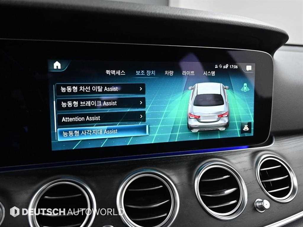 Mercedes-Benz E-Class — photo 17