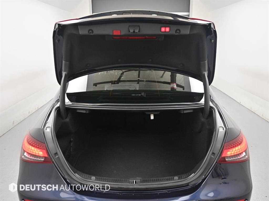 Mercedes-Benz E-Class — photo 19