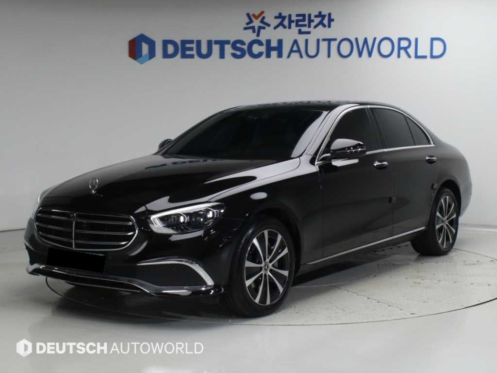 Mercedes-Benz E-Class — photo 01