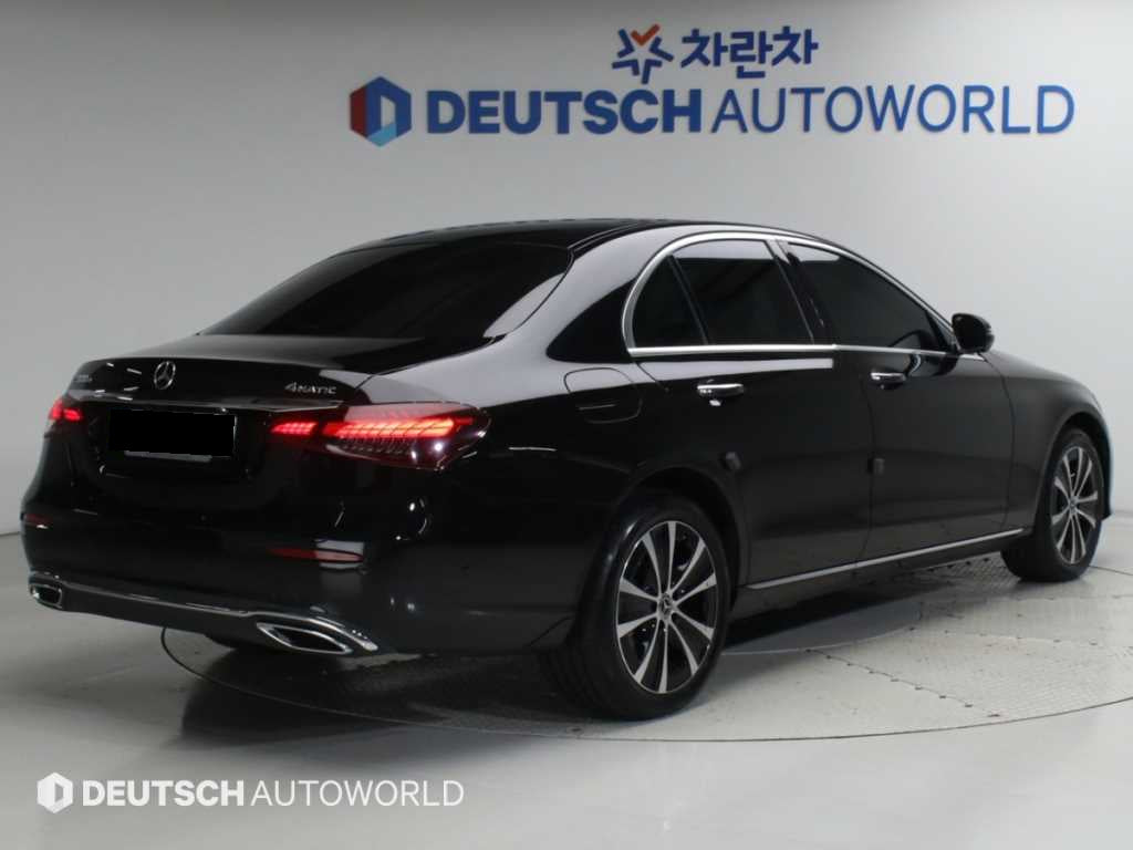 Mercedes-Benz E-Class — photo 02