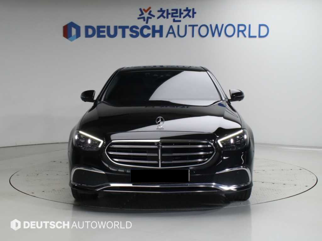 Mercedes-Benz E-Class — photo 03