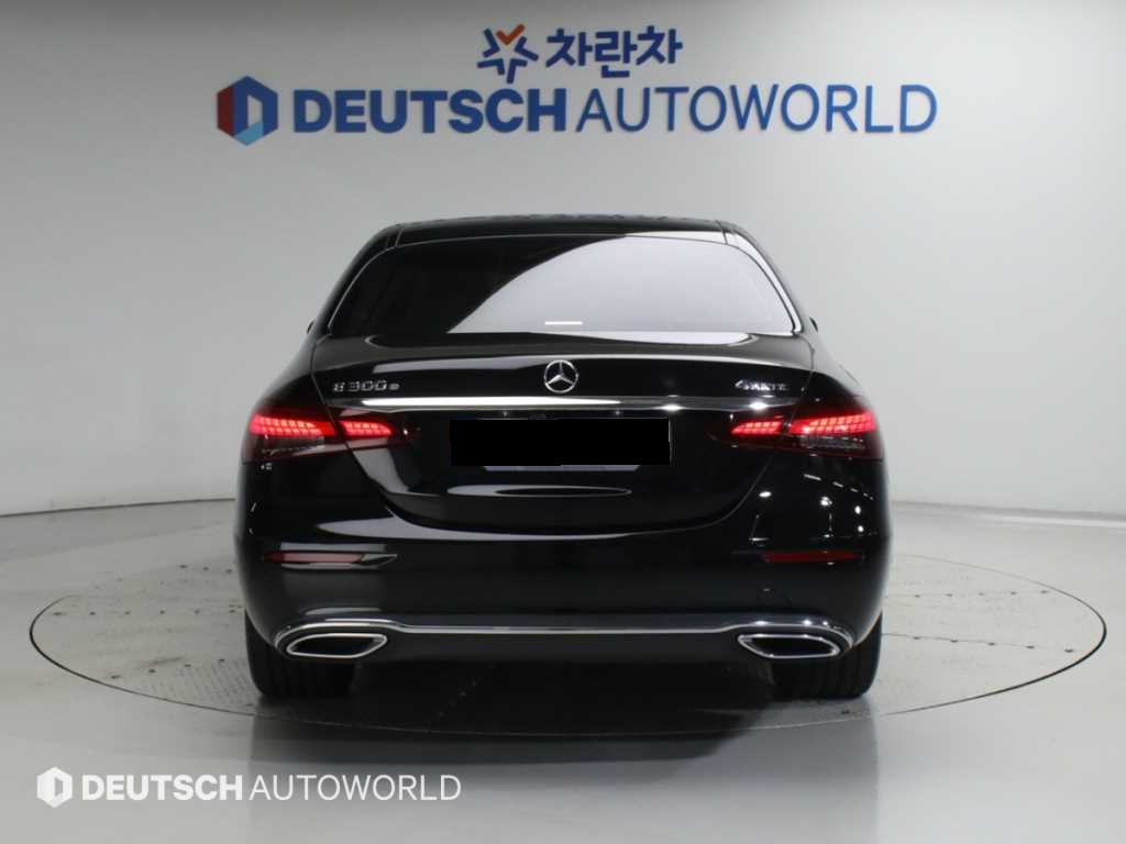 Mercedes-Benz E-Class — photo 04