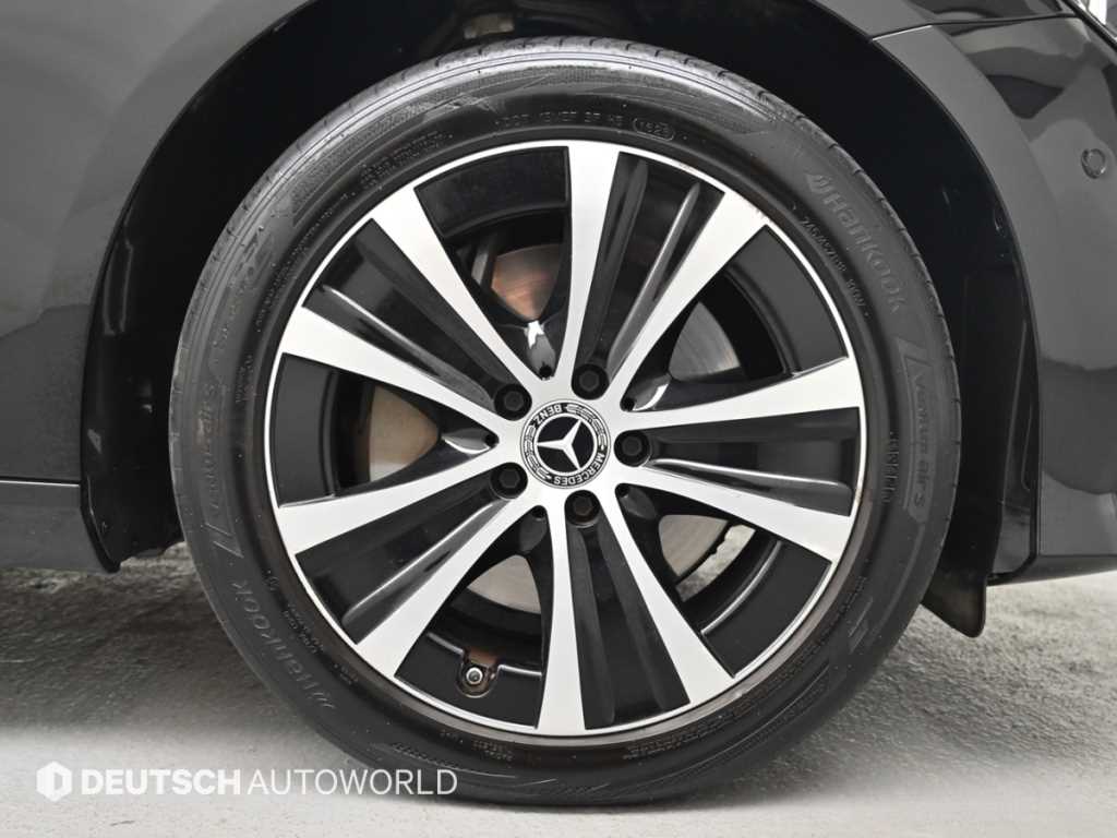 Mercedes-Benz E-Class — photo 05