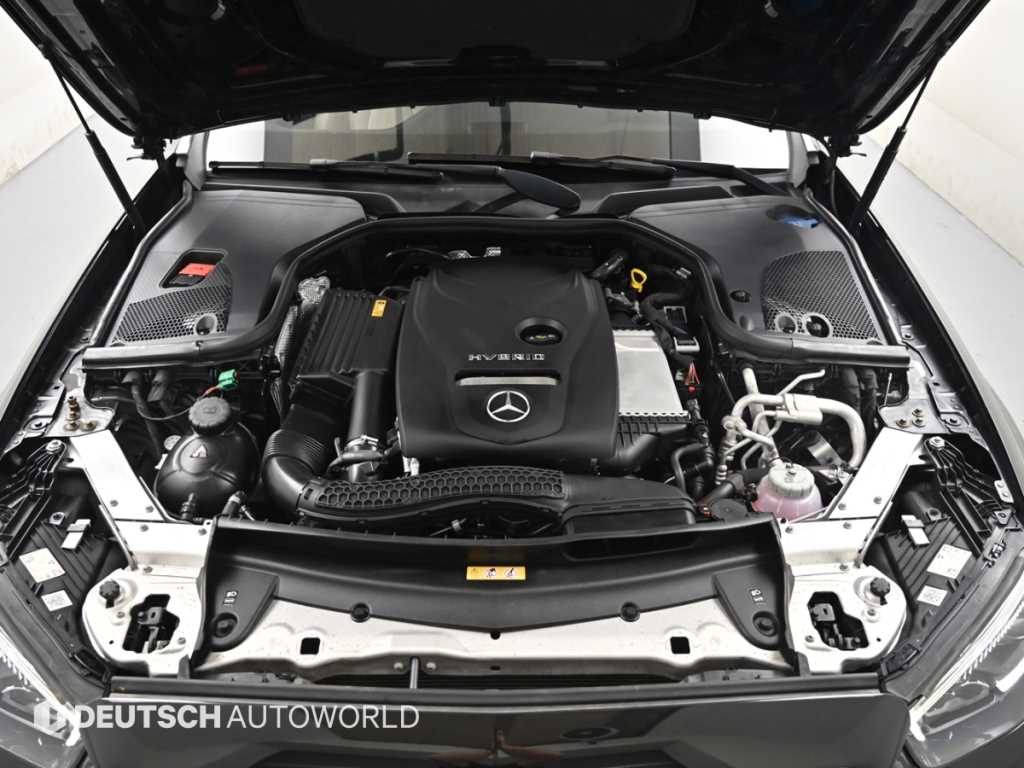 Mercedes-Benz E-Class — photo 06