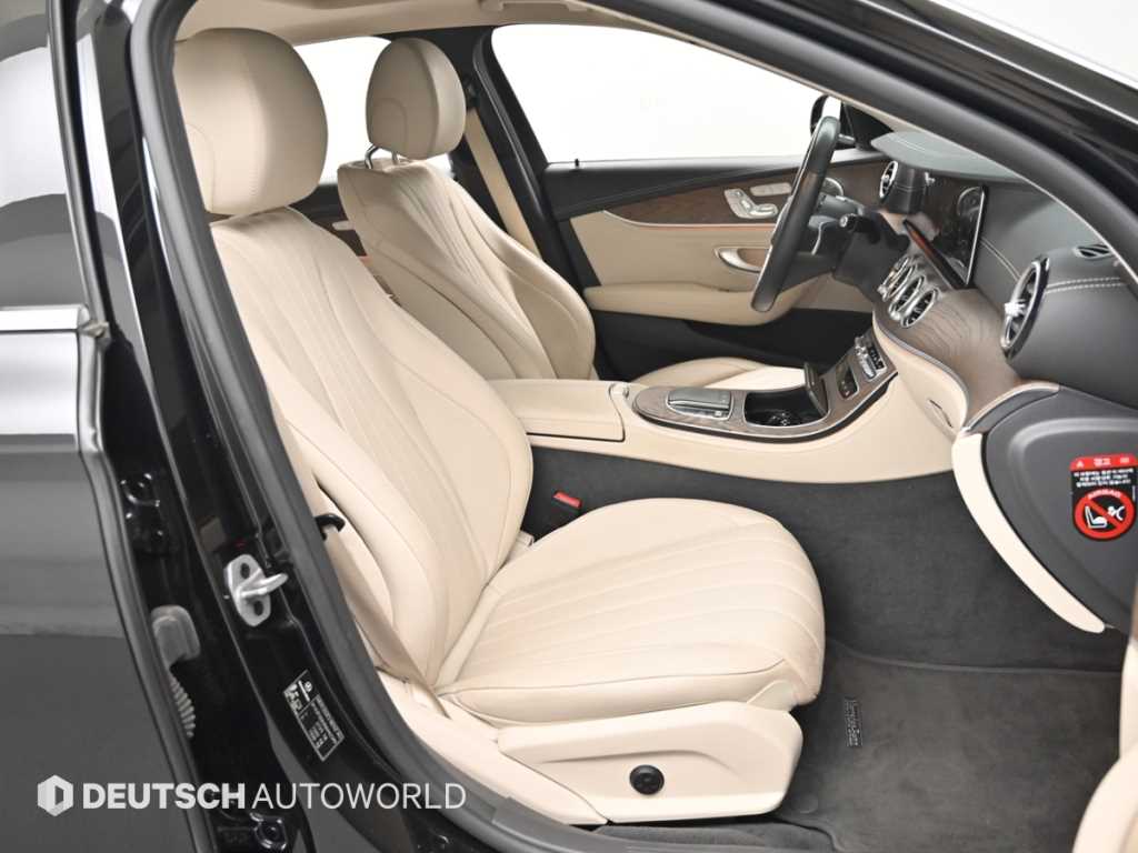 Mercedes-Benz E-Class — photo 10