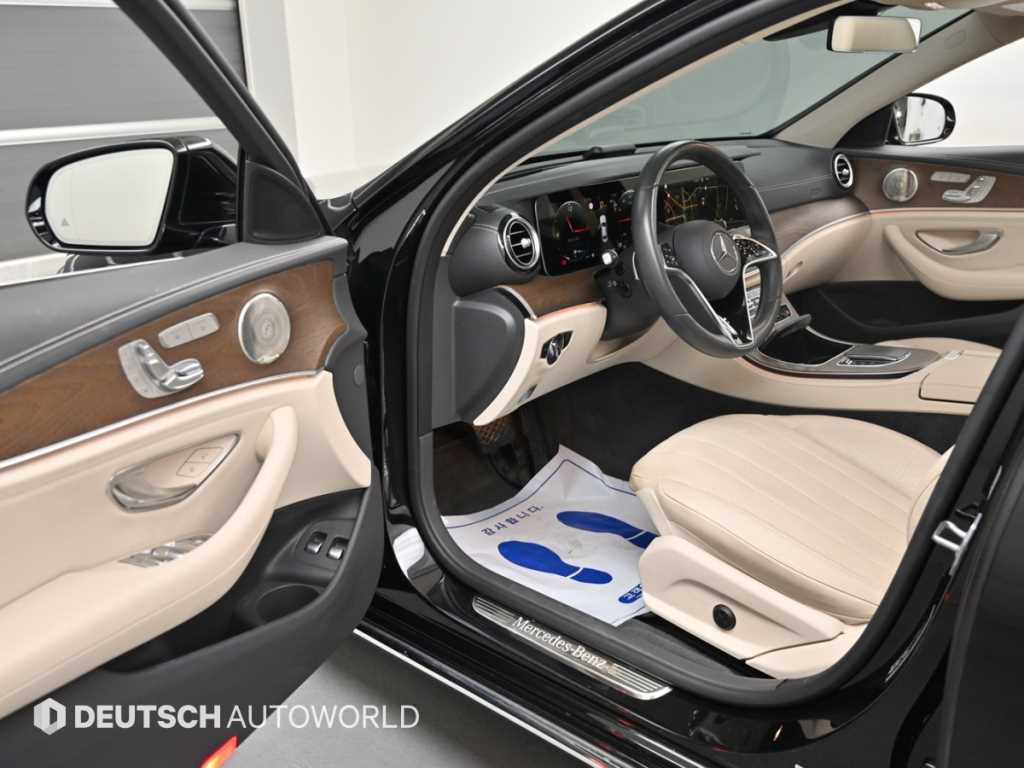 Mercedes-Benz E-Class — photo 11