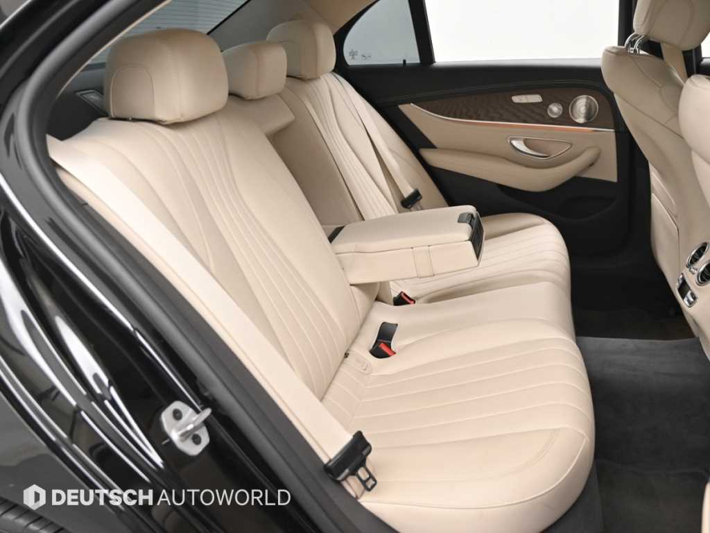 Mercedes-Benz E-Class — photo 12