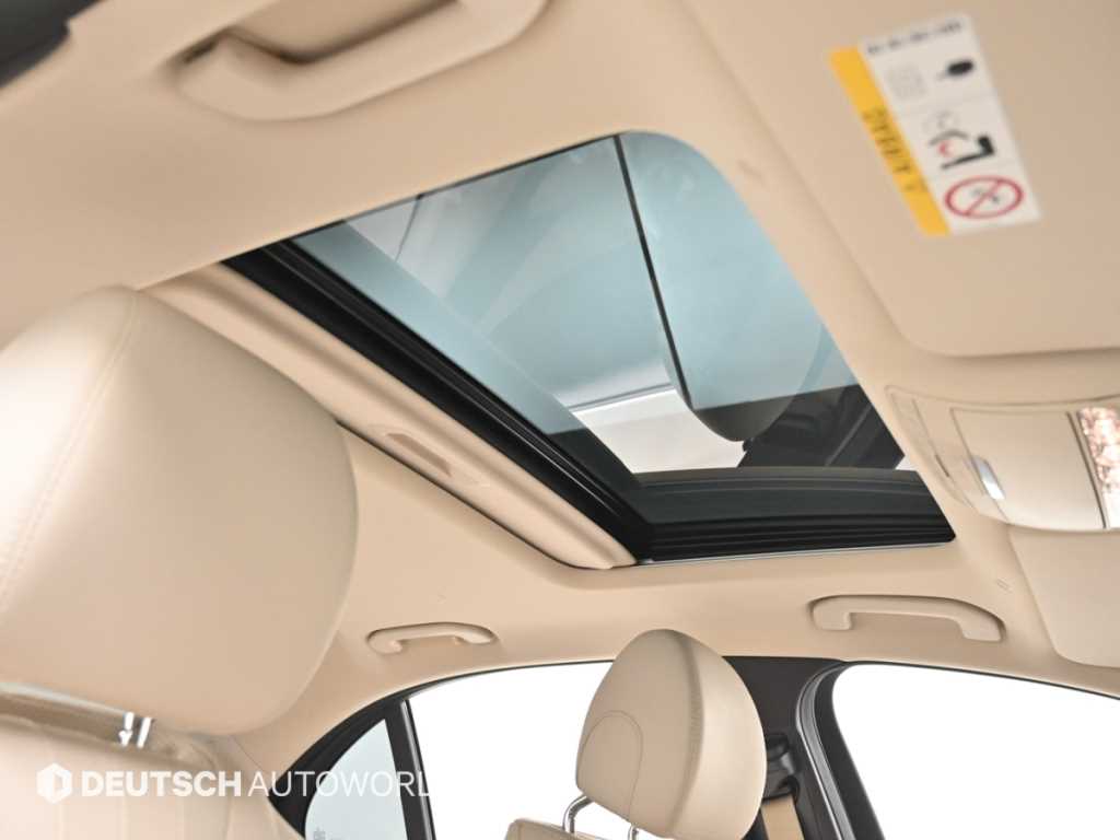 Mercedes-Benz E-Class — photo 18