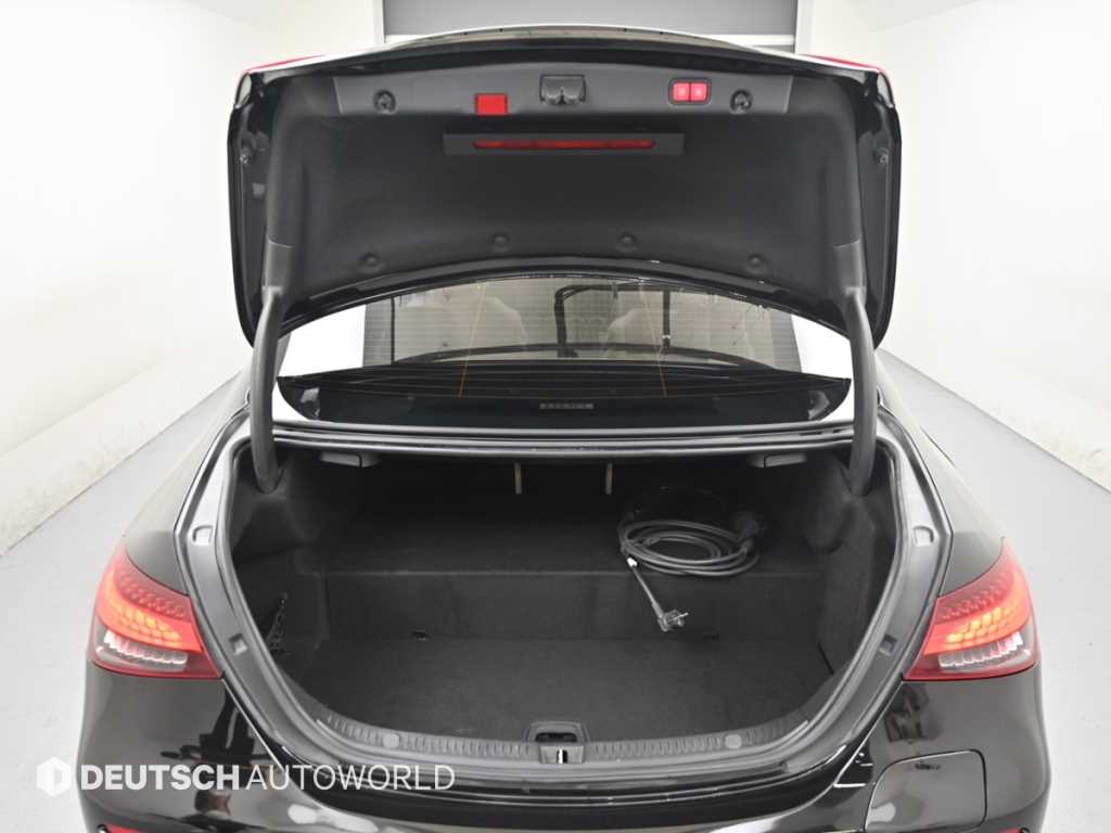 Mercedes-Benz E-Class — photo 19
