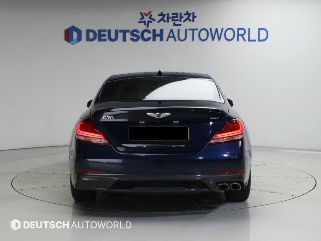 Genesis G70 — photo 04