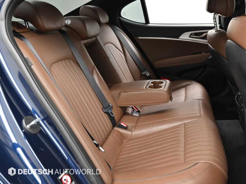 Genesis G70 — photo 12