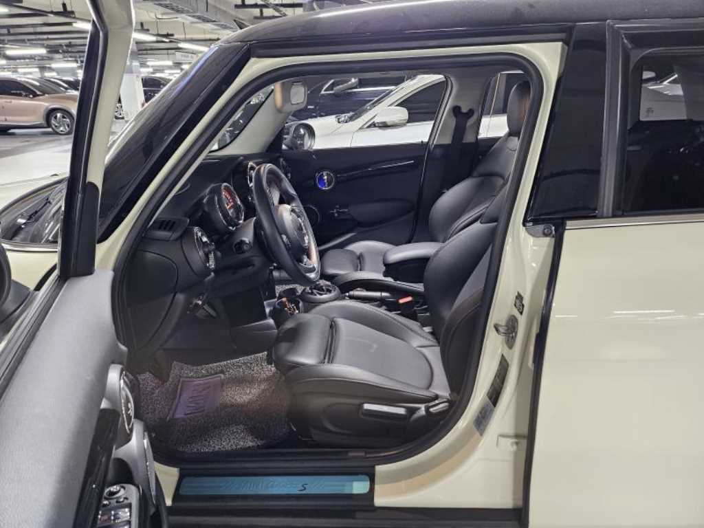 Mini Cooper — photo 11